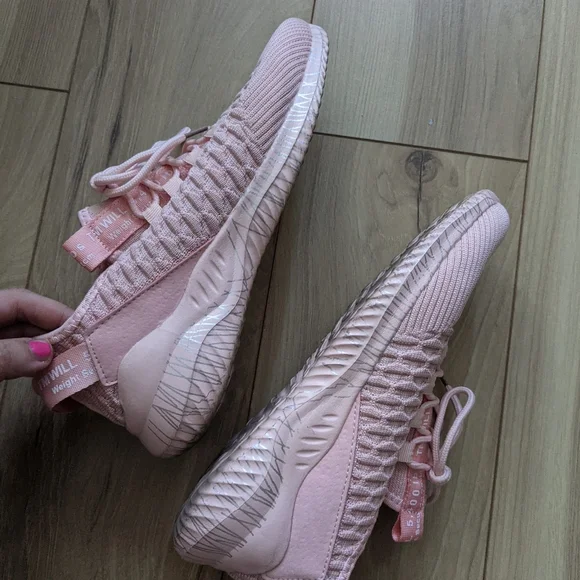 Running shoes - Picture 3 of 3